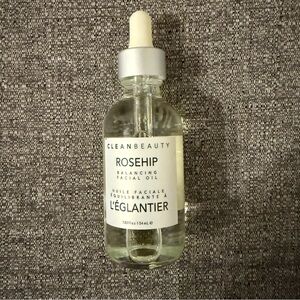 CLEAN BEAUTY Rosehip Balancing Facial Oil